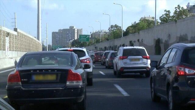 Пробка на шоссе Аялон. Фото Ави Хай (архив) (צילום: אבי חי) Пробка на шоссе Аялон. Фото Ави Хай (архив)