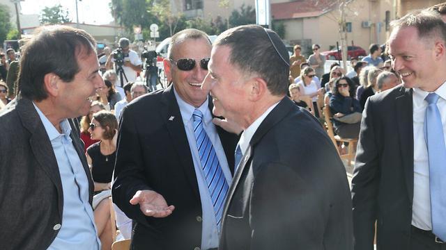 Председатель кнессета Юлий Эдельштейн и мэр Тель-Авива Рон Хульдаи. Фото: Моти Кимхи (צילום: מוטי קמחי) Председатель кнессета Юлий Эдельштейн и мэр Тель-Авива Рон Хульдаи. Фото: Моти Кимхи