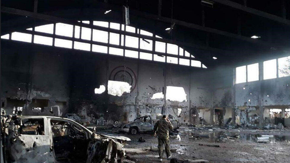 База в зоне Т-4 после удара с воздуха 