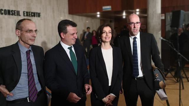 В центре - Одри Азулай