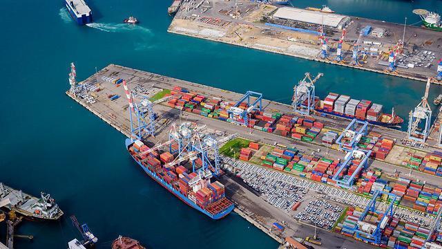 Порт в Ашдоде. Фото: Исраэль Бардуго, istaelonair.com (צילום: ישראל ברדוגו, israelonair.com) Порт в Ашдоде. Фото: Исраэль Бардуго, istaelonair.com