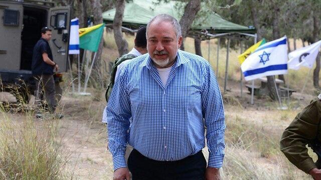 Авигдор Либерман на границе с Газой. Фото: Герцль Йосеф