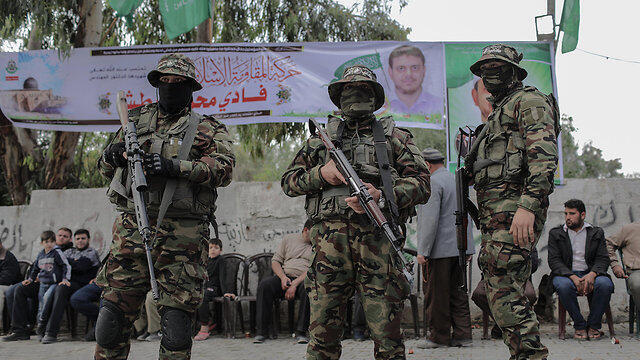 Hamas gunmen outside Albatsh's home in Gaza (צילום: EPA) Hamas gunmen outside Albatsh's home in Gaza