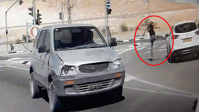 Нападение на перекрестке Охалим (кадр любительской видеозаписи)