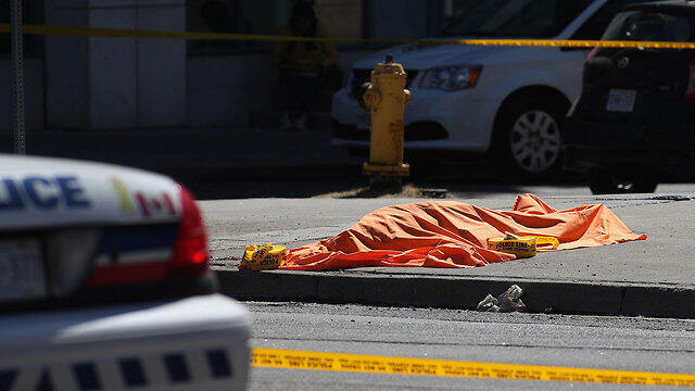По словам очевидцев, водитель давил всех подряд. Фото: AFP (צילום: AFP) По словам очевидцев, водитель давил всех подряд. Фото: AFP