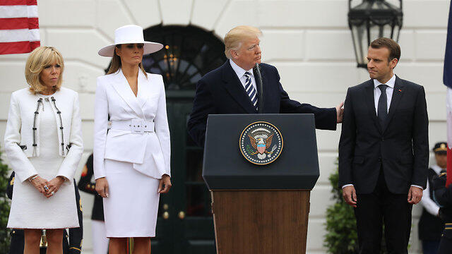 Дональд Трамп, Эммануэль Макрон и их супруги у Белого дома. Фото: AFP