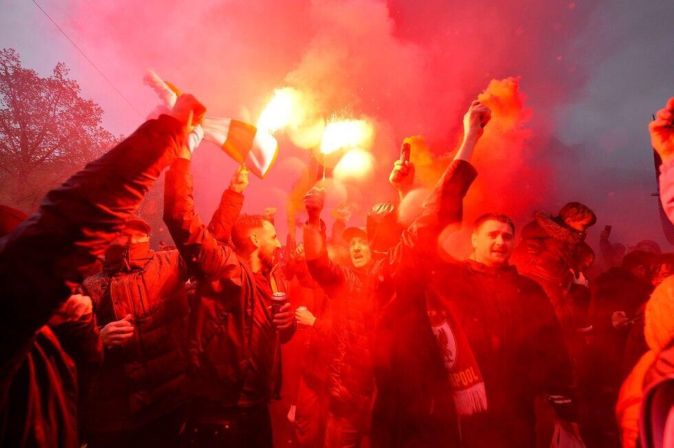 Британские болельщики. Фото: ЕРА (צילום: EPA) Британские болельщики. Фото: ЕРА