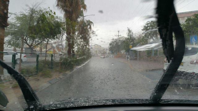 Ливень в Эйлате. Фото: Меир Охайон