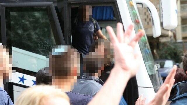 Спасенные ученики курсов "Бней-Цион" прибыли в здание курсов в Тель-Авиве. Фото: Моти Кимхи (צילום: מוטי קמחי) Спасенные ученики курсов "Бней-Цион" прибыли в здание курсов в Тель-Авиве. Фото: Моти Кимхи