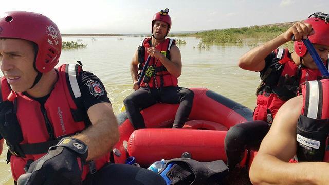 Спасатели (צילום: דוברות כבאות והצלה מחוז דרום) Спасатели