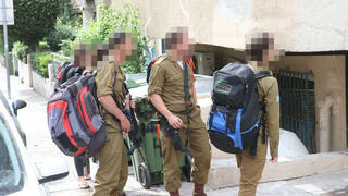 תלמידי מכינה מגיעים למכינה בני ציון בתל אביב