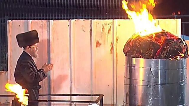 Boyan Rebbe at the bonfire