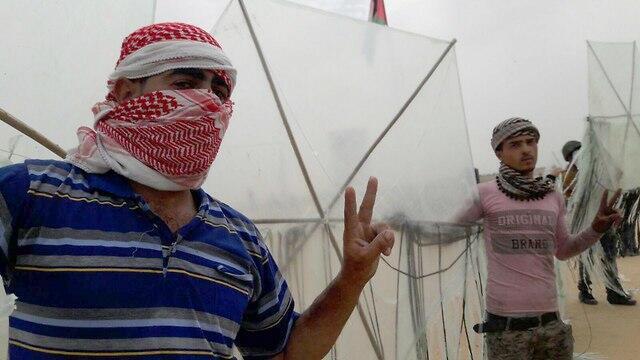 Protesters have been making judicious use of kites in Gaza border protestsnullnull Protesters have been making judicious use of kites in Gaza border protests