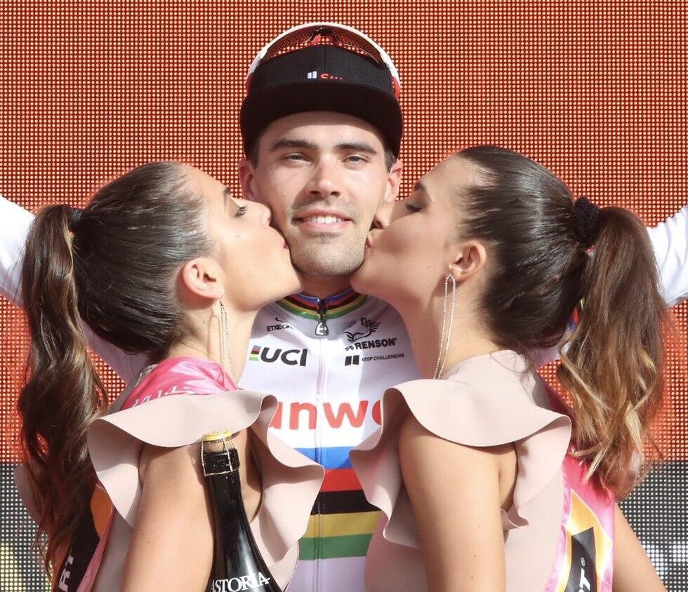 Поцелуй победителю. Фото: Орен Ахарони (צילום: אורן אהרוני) Поцелуй победителю. Фото: Орен Ахарони