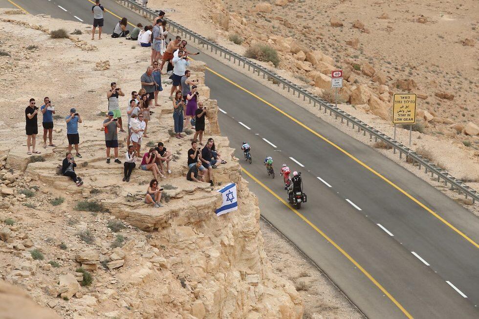 На трассе гонки у кратера Рамон. Фото: Орен Аарони (צילום: אורן אהרוני) На трассе гонки у кратера Рамон. Фото: Орен Аарони