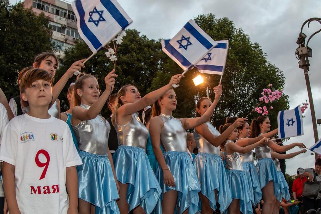 Праздничный концерт при участии городских коллективов. Фото: пресс-служба (Фото: пресс-служба) Праздничный концерт при участии городских коллективов. Фото: пресс-служба