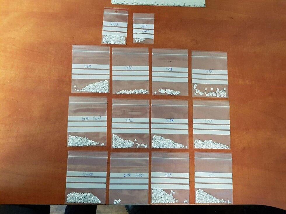 Украденные бриллианты. Фото: полиция (צילום: דוברות המשטרה) Украденные бриллианты. Фото: полиция