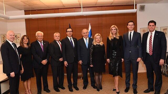 Netanyahu and his wife Sara with members of the US delegation