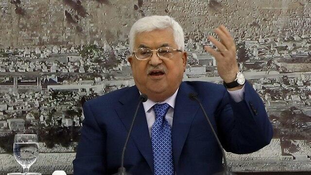 Abbas' spokesman says implementing decision would lead to 'harsh Palestinian decisions' (צילום: EPA) Abbas' spokesman says implementing decision would lead to 'harsh Palestinian decisions'