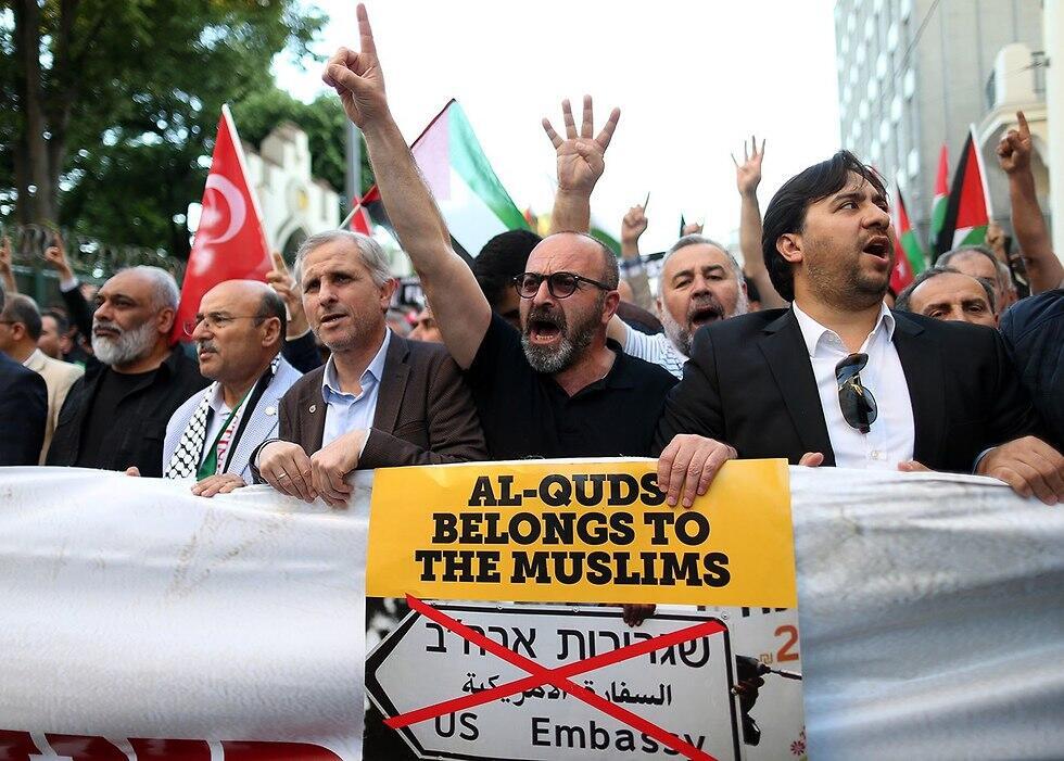 Protests against the US decision in Istanbul