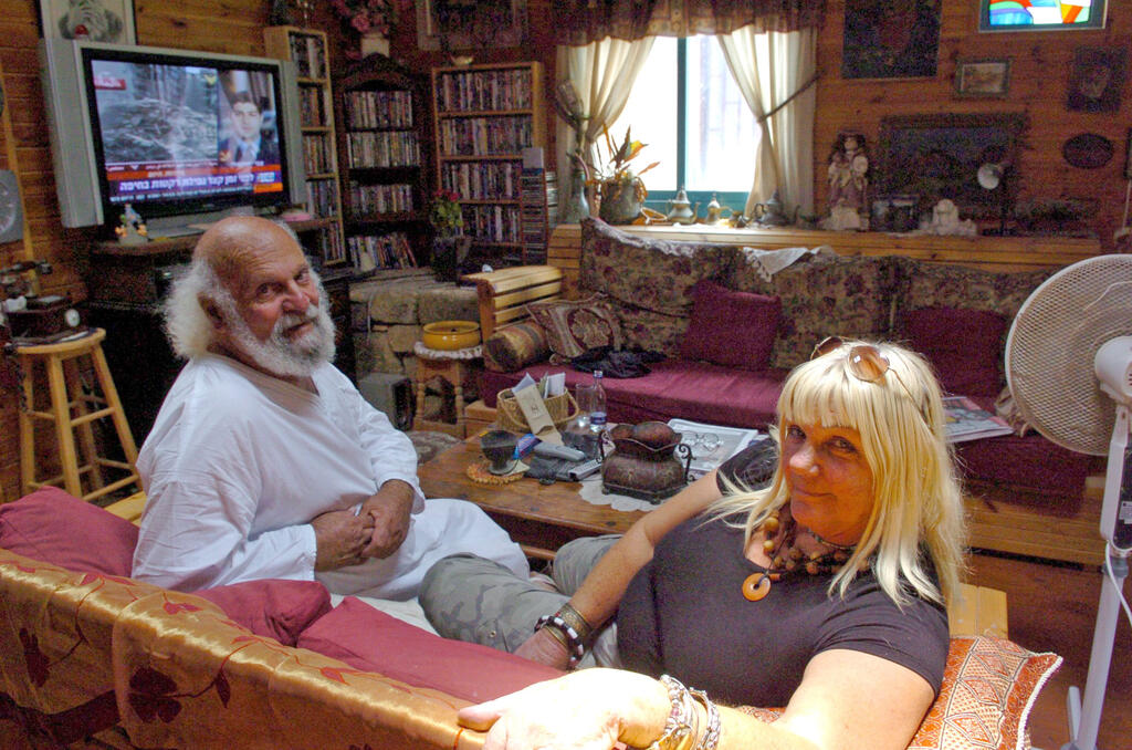 Eli and Rina (Photo: Gadi Kabalo) אלי אביבי ב חוף אכזיב 2006