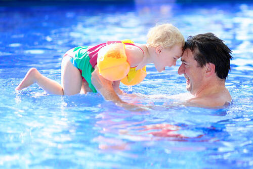 Не оставляйте детей без присмотра в воде и у воды. Фото: shutterstock (Фото: shutterstock) Не оставляйте детей без присмотра в воде и у воды. Фото: shutterstock