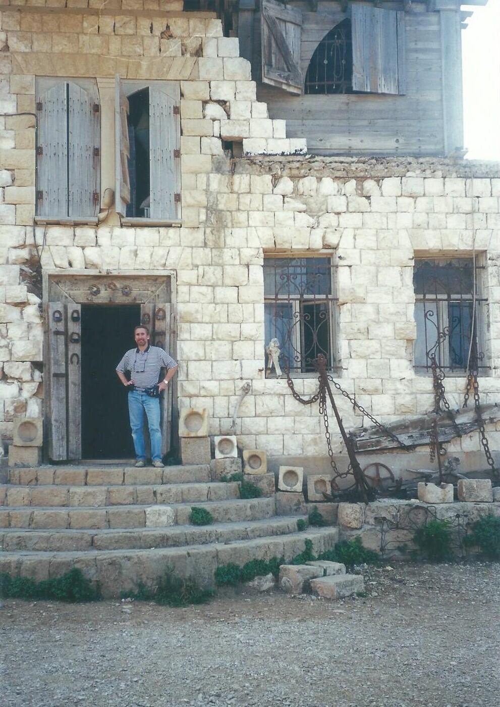 На территории Ахзивленда. Фото из личного архива Леона Левитаса