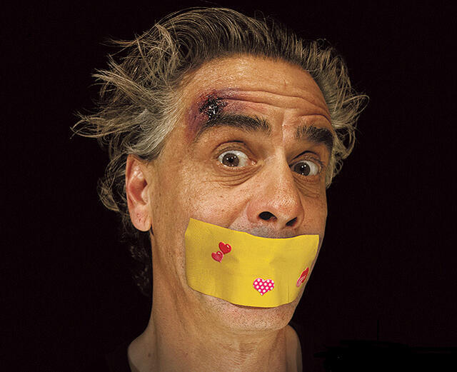 Главный персонаж спектакля "Дам-дам-дам-дам" Фото: пресс-служба театра "Микро"