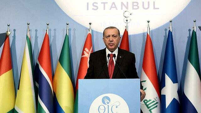 Erdoğan speaking at the Organization of Islamic Cooperation meeting
