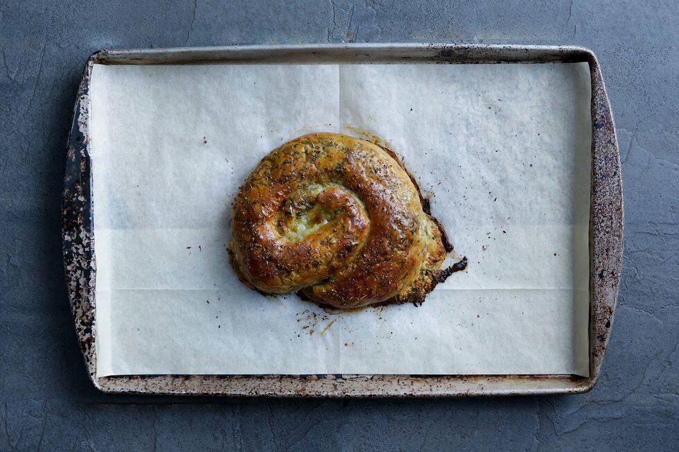 Готовый бурекас. Фото: Ярон Бреннер (צילום: ירון ברנר) Готовый бурекас. Фото: Ярон Бреннер