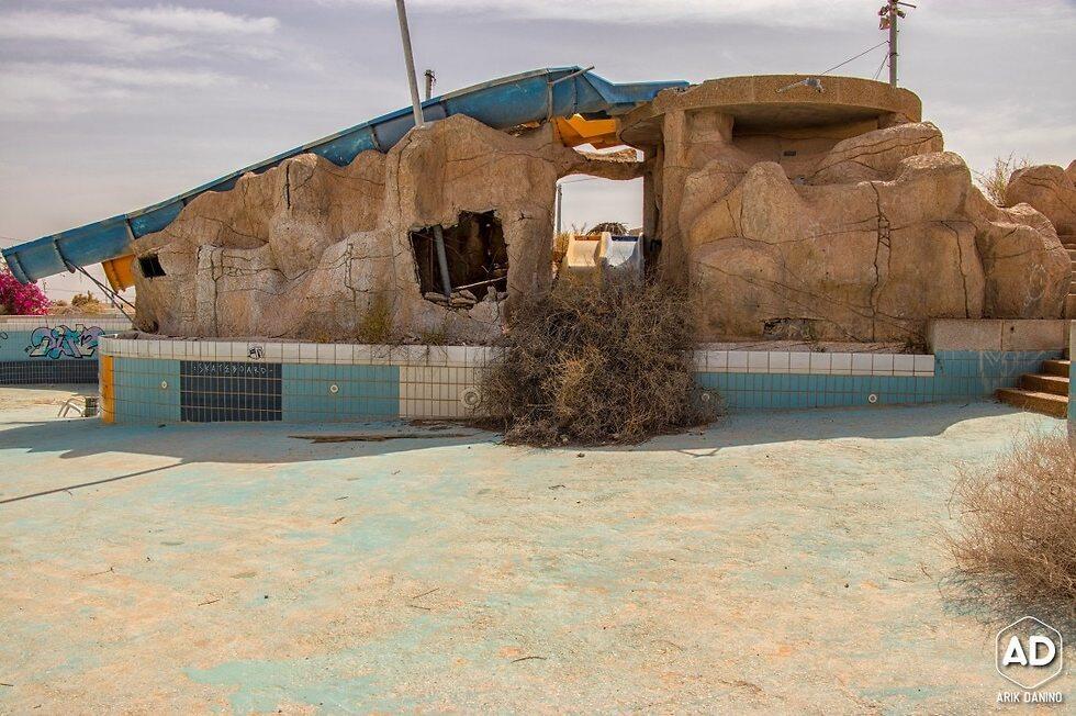 Заброшенный аквапарк "Аттракция". Фото: Арик Данино (צילום: אריק דנינו) Заброшенный аквапарк "Аттракция". Фото: Арик Данино