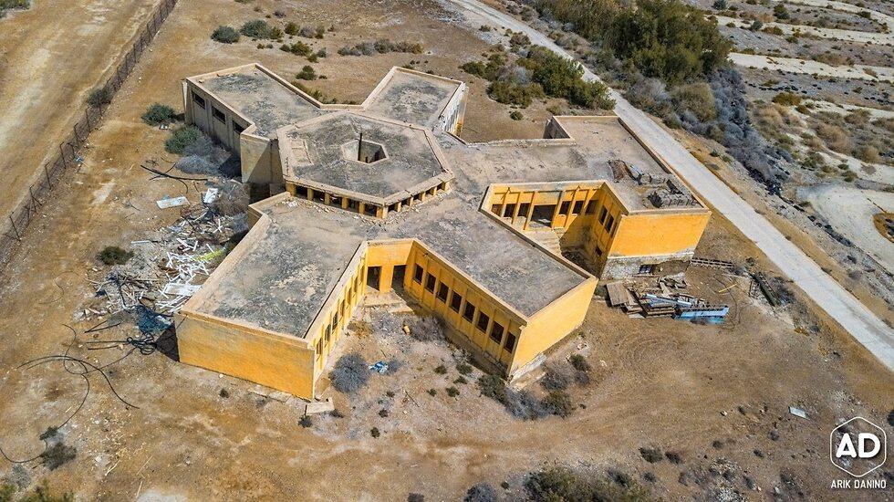 Заброшенный аквапарк "Аттракция". Фото: Арик Данино (צילום: אריק דנינו) Заброшенный аквапарк "Аттракция". Фото: Арик Данино