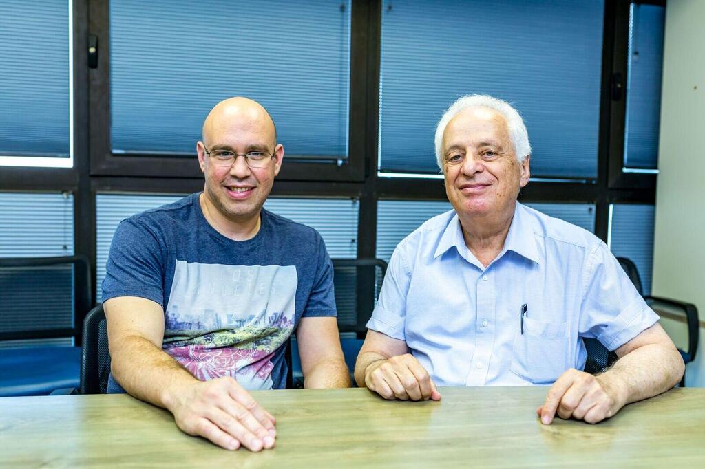 Проф. Исраэль Влодавски и д-р Ури Бараш. Фото: Таль Хефец, пресс-служба Техниона