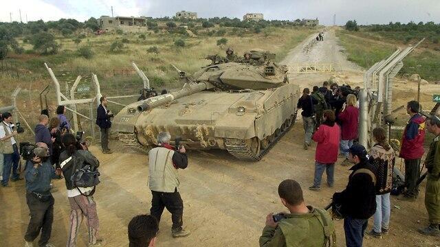 The IDF leaving Lebanon in 2000 (צילום: אפי שריר) The IDF leaving Lebanon in 2000