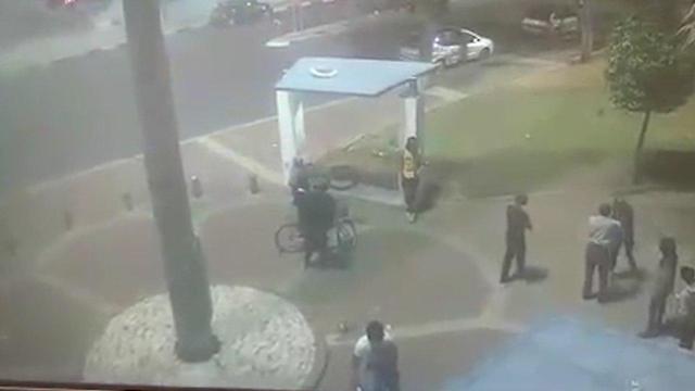 Инцидент в сквере Левински. Кадр видеозаписиnullnull Инцидент в сквере Левински. Кадр видеозаписи