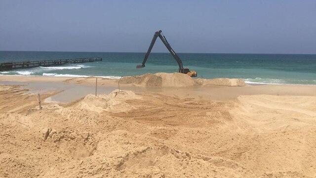 Construction of the naval barrier