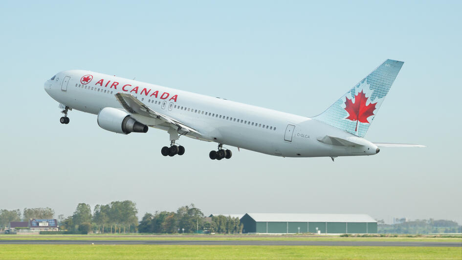 Самолет компании Air Canada (Фото: shutterstock) מטוס אייר קנדה