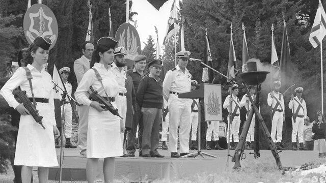 Церемония в память об экипаже "Дакара". Фото: архив министерства обороны