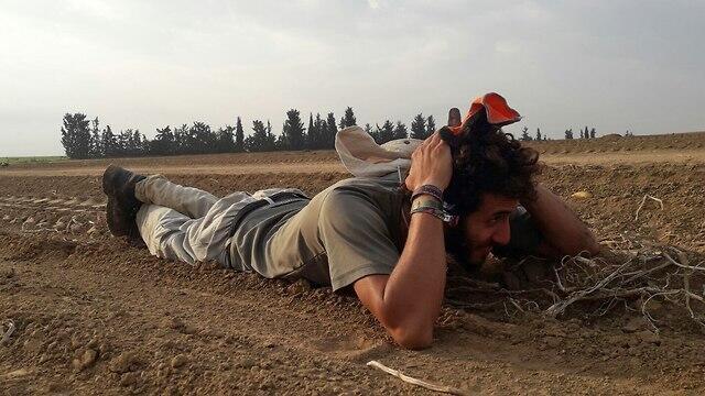 Israeli ducks as mortars fly from Gaza
