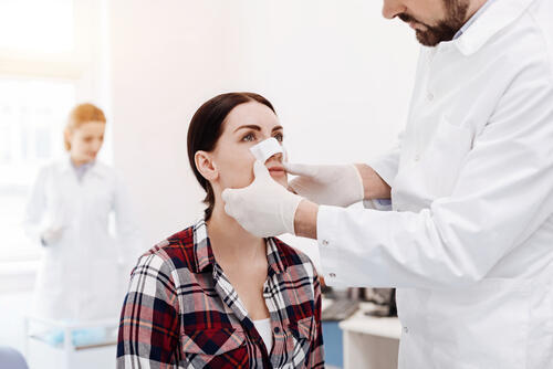 Чаще всего израильтянки недовольны формой носа. Фото: shutterstock