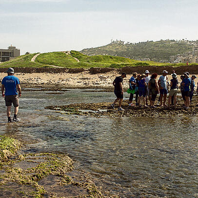 На снимке: туристы в Шикмонеnullnull На снимке: туристы в Шикмоне