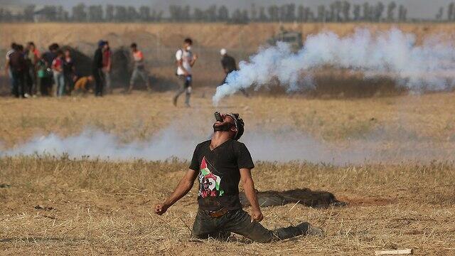 Пока палестинцы "добывают газ" примерно таким образом. Фото: AFP