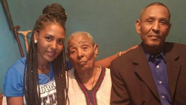 Игзау с сыном и внучкой (באדיבות המאבק להעלאת יהודי אתיופיה) Игзау с сыном и внучкой