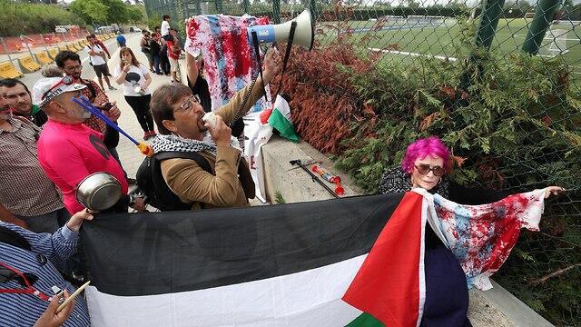 Anti-Israel protestors outside Argentina training session in Barcelona