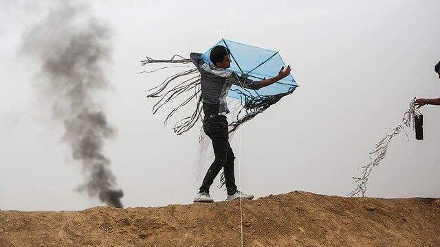 Palestinians launch incendiary kites into Israel 
