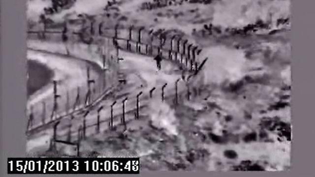 Awad climbing over the fence (צילום: דובר צה"ל) Awad climbing over the fence