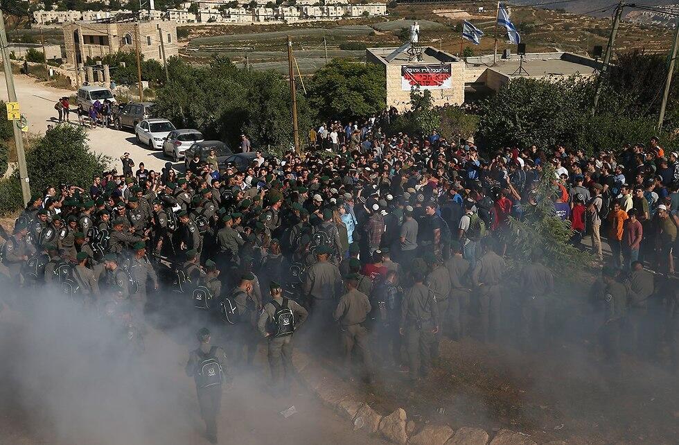 Эвакуация форпоста Натив ха-Авот. Фото: Охад Цвайгенберг