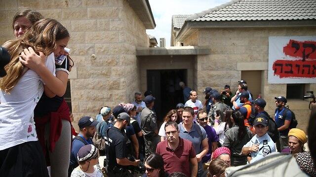 Эвакуация форпоста Натив ха-Авот. Фото: Охад Цвайгенберг