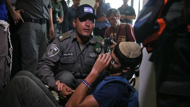 Эвакуация форпоста Натив ха-Авот. Фото: Охад Цвайгенберг