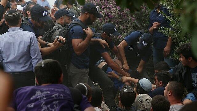 Эвакуация форпоста Натив ха-Авот. Фото: Охад Цвайгенберг